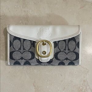 COACH - 41032 - signature blue denim, white leather envelope, slim wallet - EUC